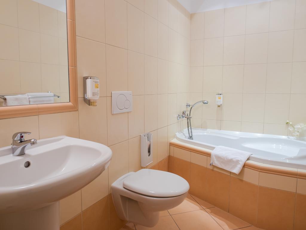 Hotel Cvilín Krnov Buitenkant foto