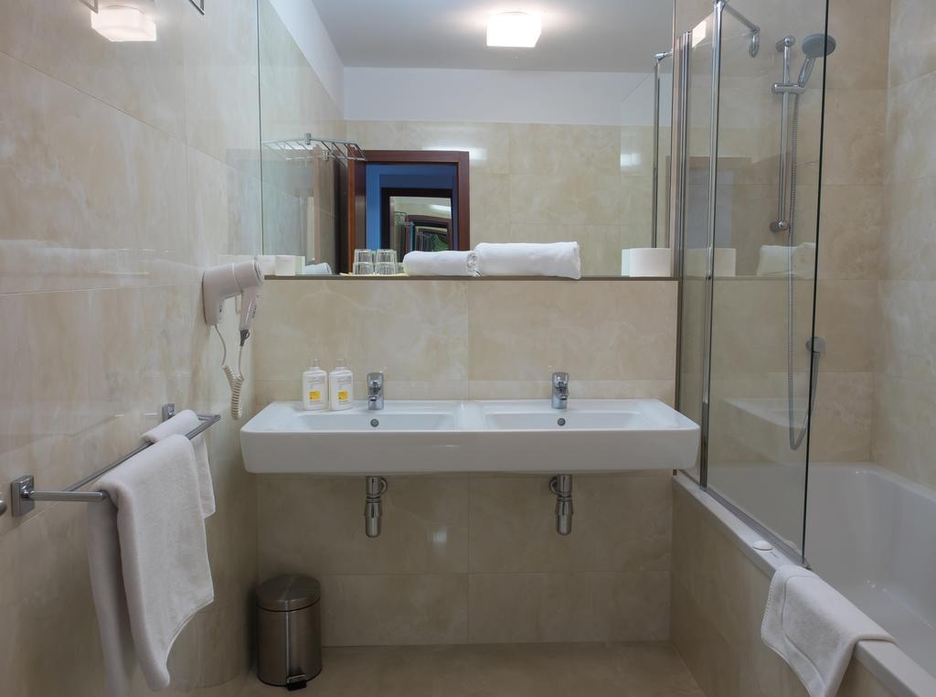 Hotel Cvilín Krnov Buitenkant foto