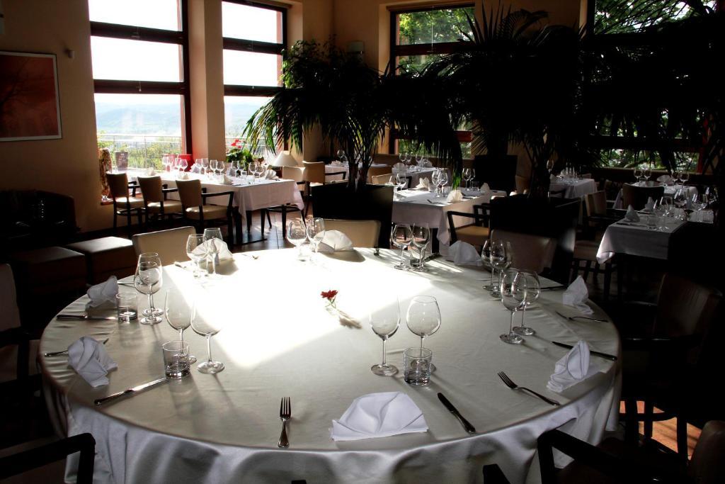 Hotel Cvilín Krnov Buitenkant foto